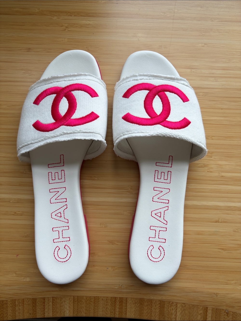 CHANEL White Slide Sandals with Hot Pink Logo